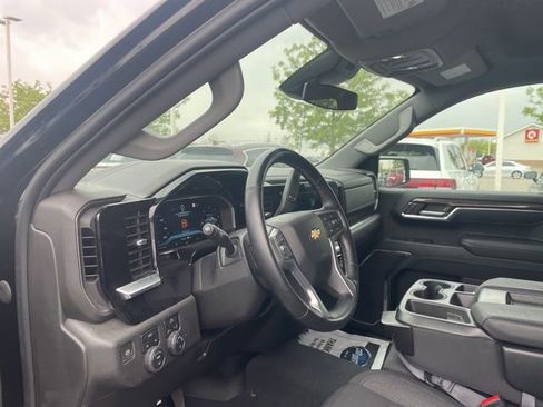 Used 2023 Chevrolet Silverado 1500 LT AWD/4WD image 9