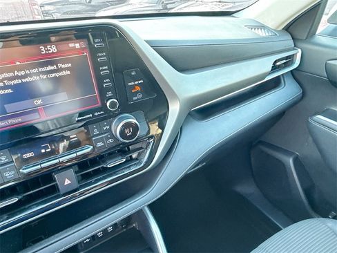 Used 2021 Toyota Highlander LE image 25