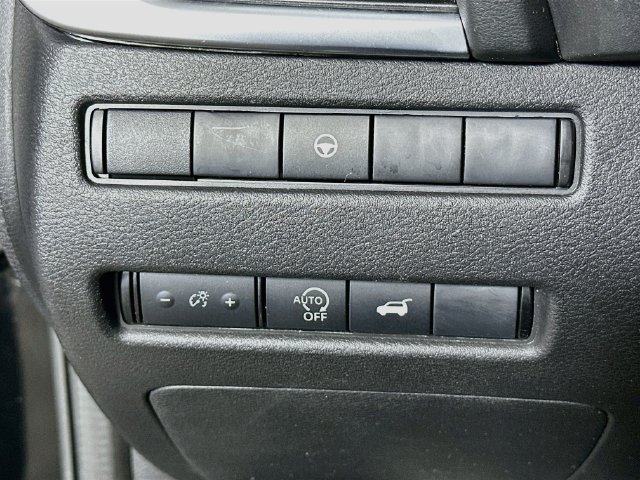Used 2025 Nissan Rogue SV AWD/4WD image 22