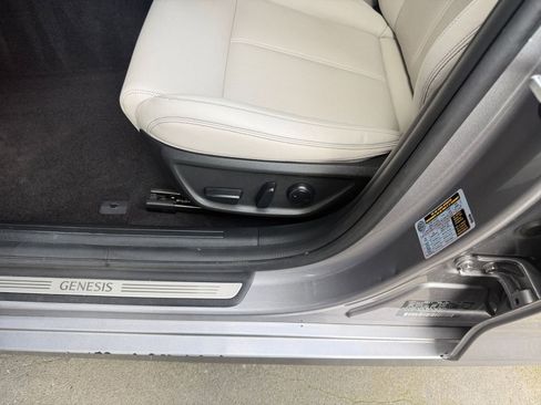 Used 2025 Genesis G70 2.5T image 23