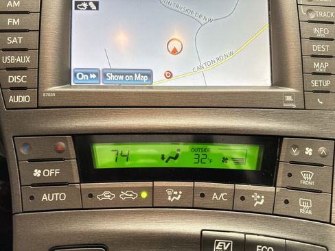 Used 2015 Toyota Prius Four image 33