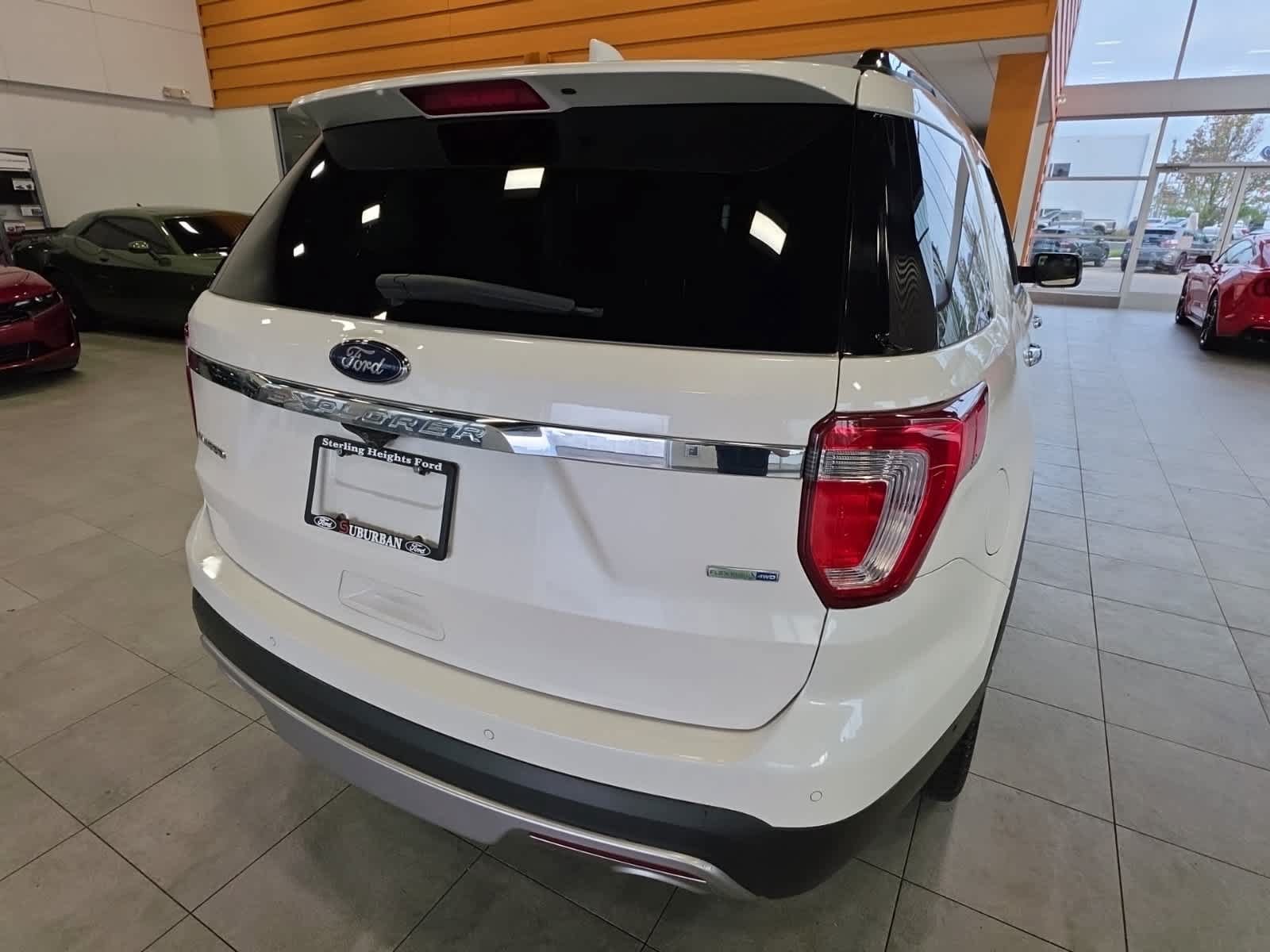 Used 2016 Ford Explorer Limited w/ Equipment Group 301A AWD/4WD image 9