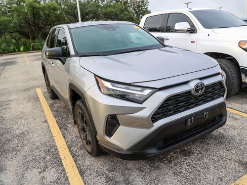 Used 2024 Toyota RAV4 LE AWD/4WD image 20