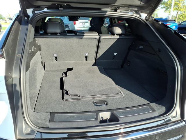 Certified 2025 Cadillac Lyriq Luxury AWD/4WD image 19