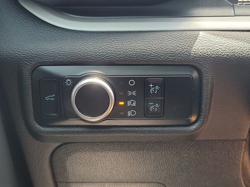 Used 2023 Ford Explorer XLT RWD image 26