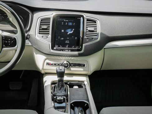 Used 2022 Volvo XC90 T5 Momentum w/ Climate Package AWD/4WD image 30