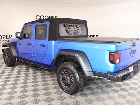 Used 2024 Jeep Gladiator Sport AWD/4WD image 21