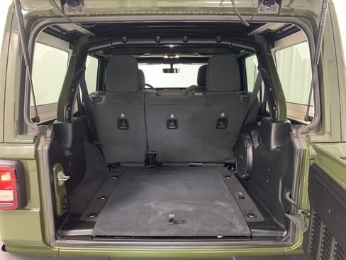 Used 2021 Jeep Wrangler Unlimited Sahara AWD/4WD image 21