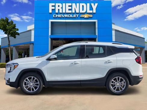 Used 2024 GMC Terrain SLT image 4