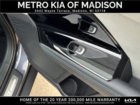 Used 2018 Kia Niro EX Premium FWD image 37