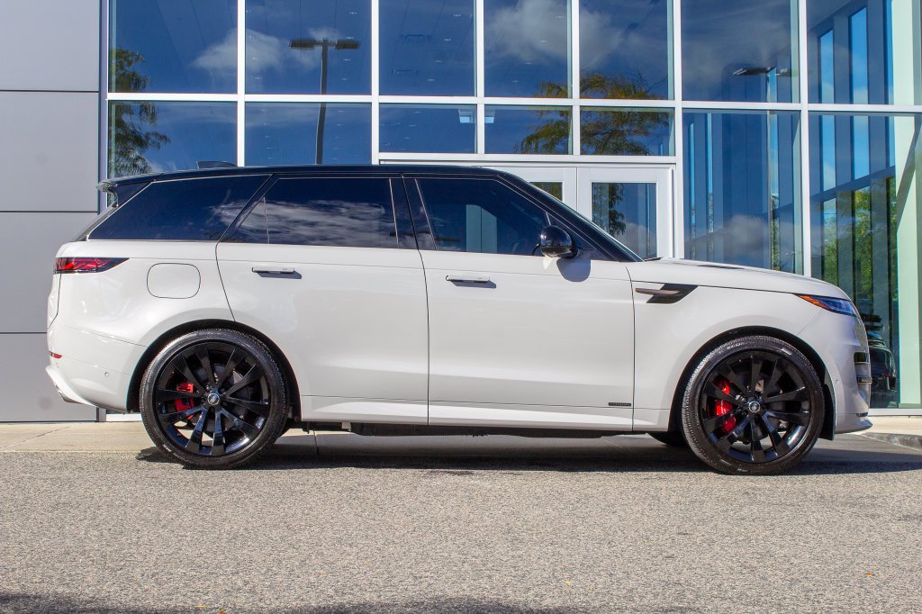 Used 2025 Land Rover Range Rover Sport Autobiography AWD/4WD image 4