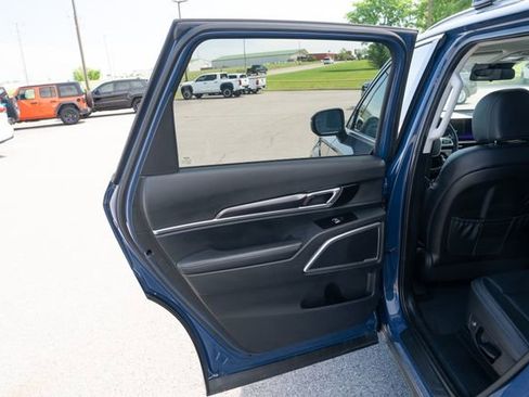 Used 2025 Kia Telluride S AWD/4WD image 14