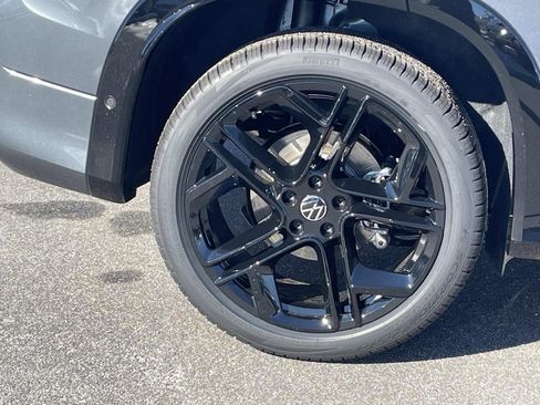 New 2026 Volkswagen Tiguan SE R-Line FWD image 9