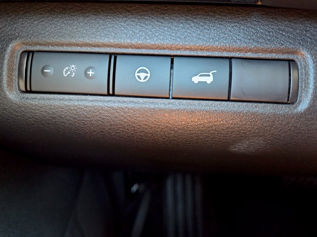 Used 2025 Nissan Pathfinder SV FWD image 12