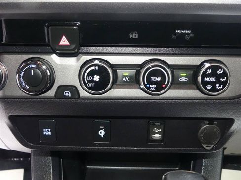 Used 2018 Toyota Tacoma TRD Sport AWD/4WD image 34
