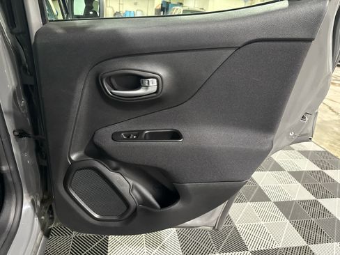 Used 2020 Jeep Renegade Sport w/ UConnect 7.0 Group FWD image 26