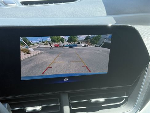 Used 2025 Chevrolet Trax LT FWD image 14
