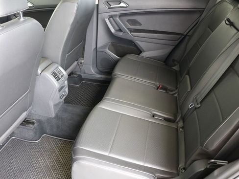 Used 2018 Volkswagen Tiguan SEL AWD/4WD image 26