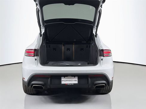 Certified 2026 Porsche Macan AWD/4WD image 36