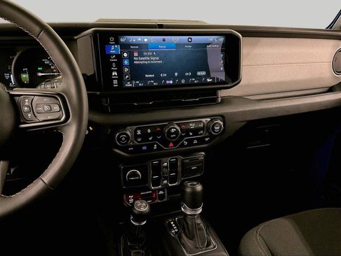 Used 2024 Jeep Wrangler Unlimited AWD/4WD image 6