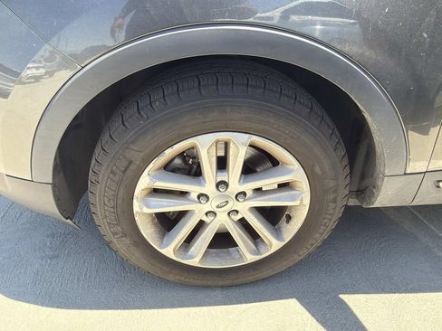 Used 2016 Ford Explorer XLT w/ Equipment Group 202A FWD image 12