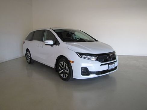 Certified 2025 Honda Odyssey EX-L image 3