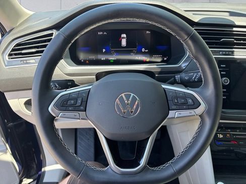 Used 2024 Volkswagen Tiguan SE AWD/4WD image 12