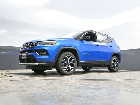 Used 2025 Jeep Compass Limited image 47