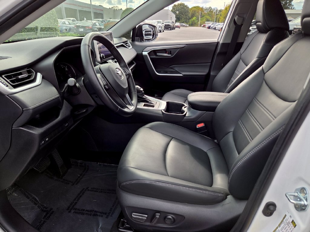 Certified 2025 Toyota RAV4 XLE Premium FWD image 5