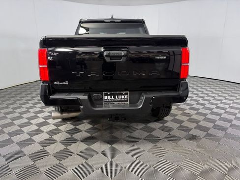 Used 2026 Toyota Tacoma SR5 AWD/4WD image 8