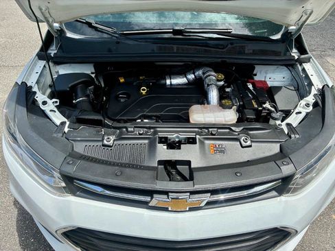 Used 2022 Chevrolet Trax LS w/ Tint and Cruise Package FWD image 7