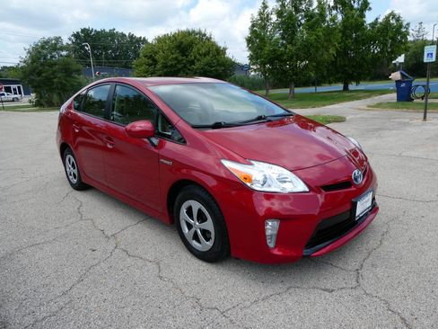 Used 2015 Toyota Prius Four FWD image 3