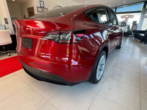 Used 2024 Tesla Model Y Long Range AWD/4WD image 8