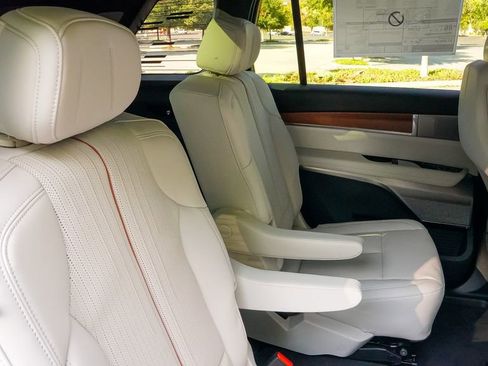 Used 2026 Cadillac Vistiq Luxury image 12