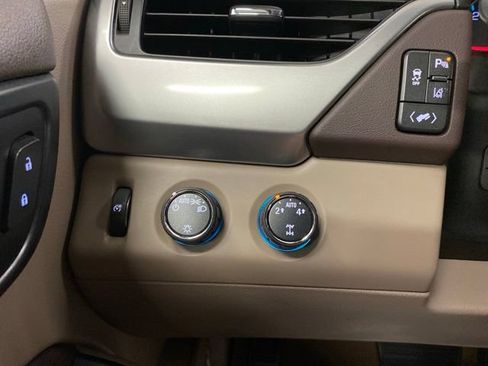 Used 2015 Chevrolet Suburban LT AWD/4WD image 15