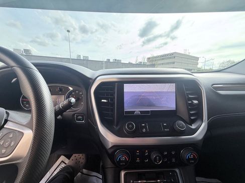 Used 2023 GMC Acadia SLE w/ Driver Convenience Package image 16