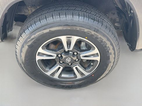 Used 2016 Toyota Tacoma TRD Sport w/ Premium & Technology Package image 35