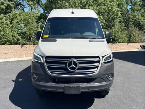 Used 2023 Mercedes-Benz Sprinter 2500 image 4