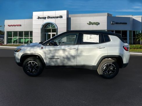 New 2026 Jeep Compass Trailhawk w/ Trailer Tow Group AWD/4WD image 4