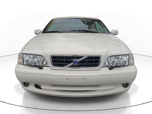 Used 2004 Volvo C70 HT image 2