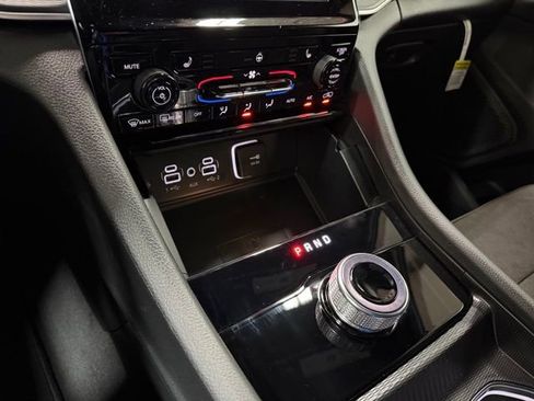 New 2025 Jeep Grand Cherokee L Altitude image 17