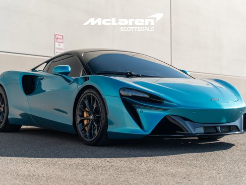 Used 2023 McLaren Artura image 9