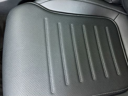 Used 2025 Mercedes-Benz GLC 300 4MATIC image 21