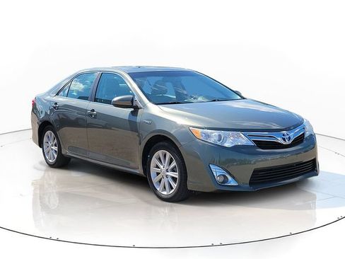 Used 2012 Toyota Camry XLE w/ Leather Pkg FWD image 2