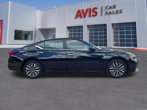 Used 2025 Nissan Altima 2.5 SV FWD image 5