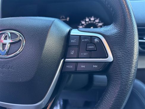 Used 2024 Toyota Sienna XLE image 22