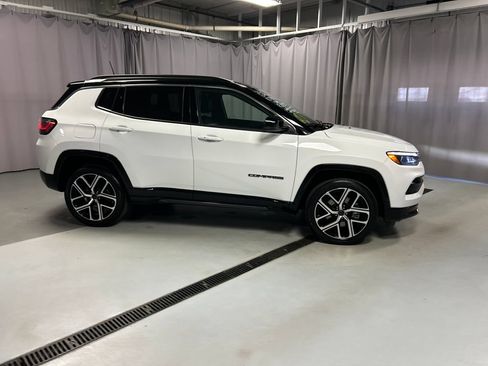 Used 2025 Jeep Compass Limited w/ Elite Group AWD/4WD image 8