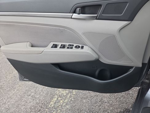 Used 2019 Hyundai Elantra SEL image 15