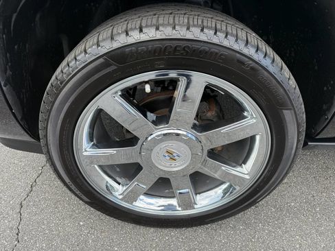 Used 2011 Cadillac Escalade Premium RWD image 48