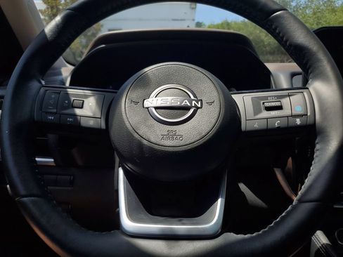 Used 2023 Nissan Rogue Platinum FWD image 24